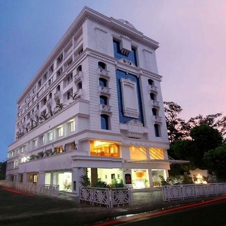 Hotel Airlink Castle Недумбассери Экстерьер фото